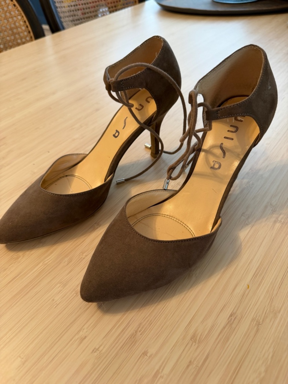 Women’s Pointed-Toe Lace-Up Heels in Brown